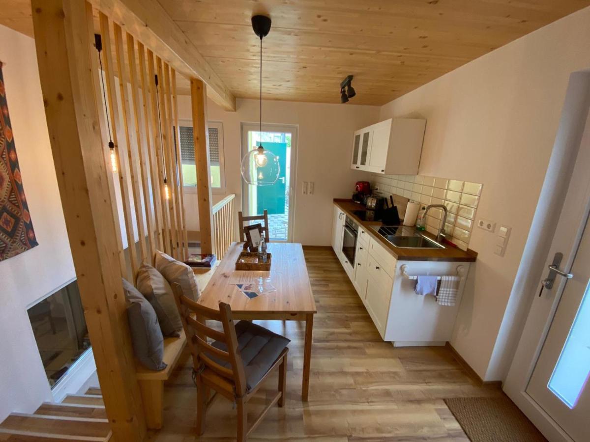 Small Modern Flat With Personal Touch Appartement