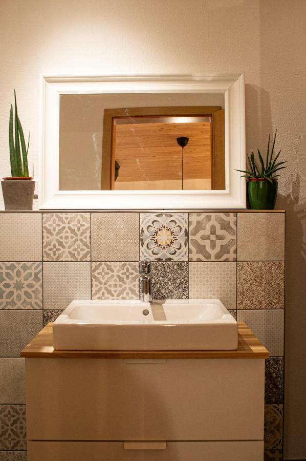 Small Modern Flat With Personal Touch Appartement